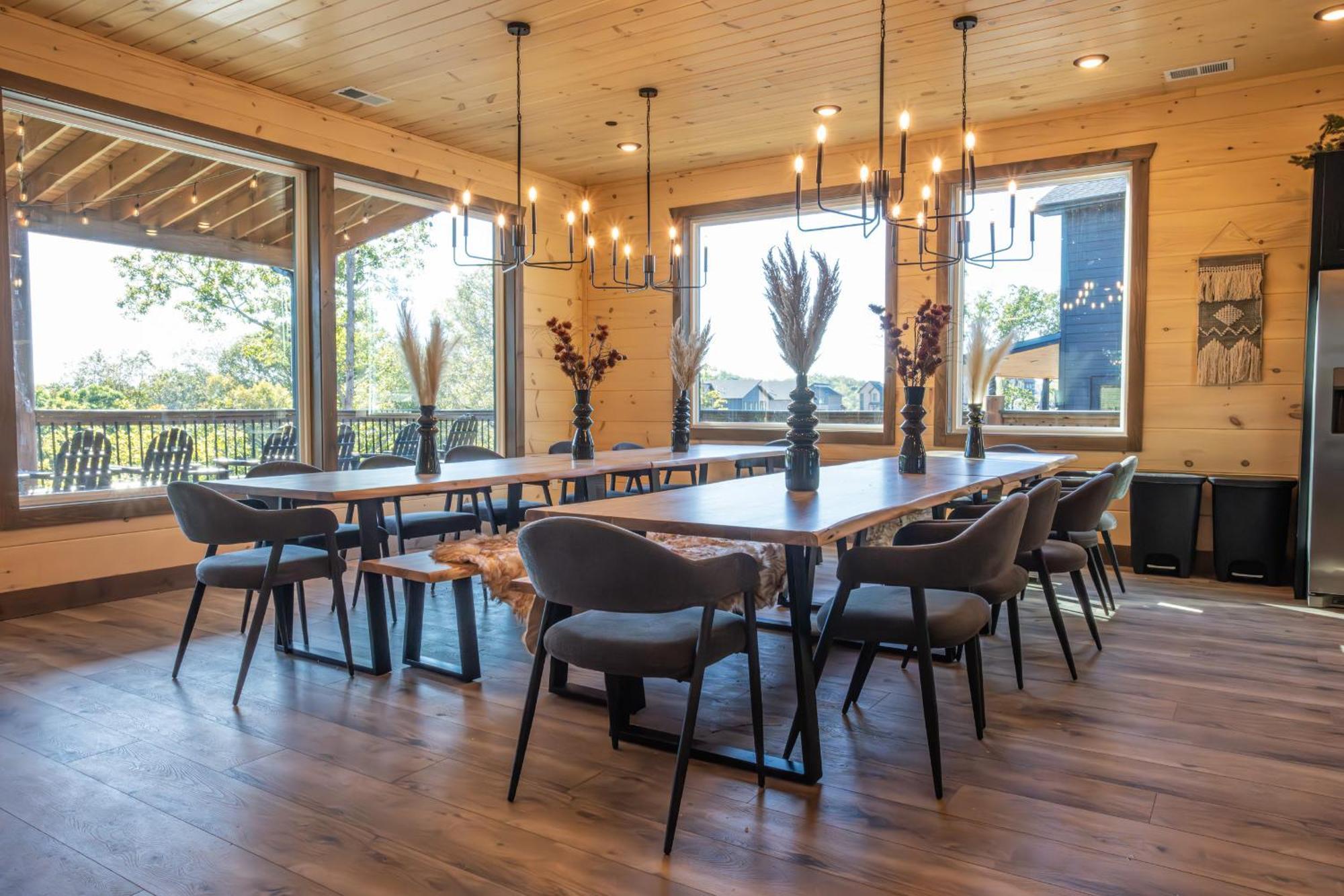 Luxury 12-Bedroom Cabin With Indoor Pool, Hot Tub & Movie Theater, Sleeps 36 세비어빌 외부 사진