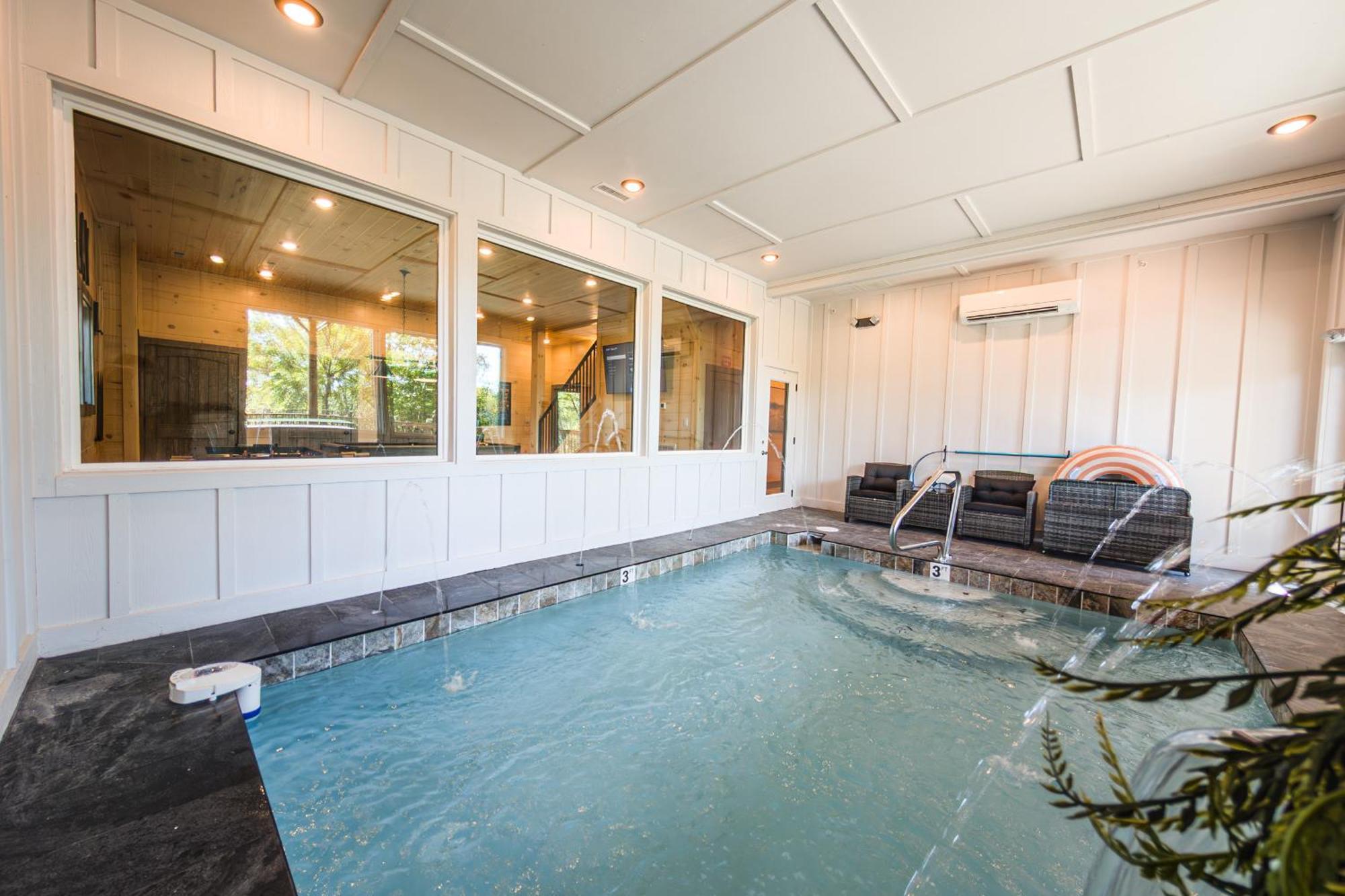 Luxury 12-Bedroom Cabin With Indoor Pool, Hot Tub & Movie Theater, Sleeps 36 세비어빌 외부 사진