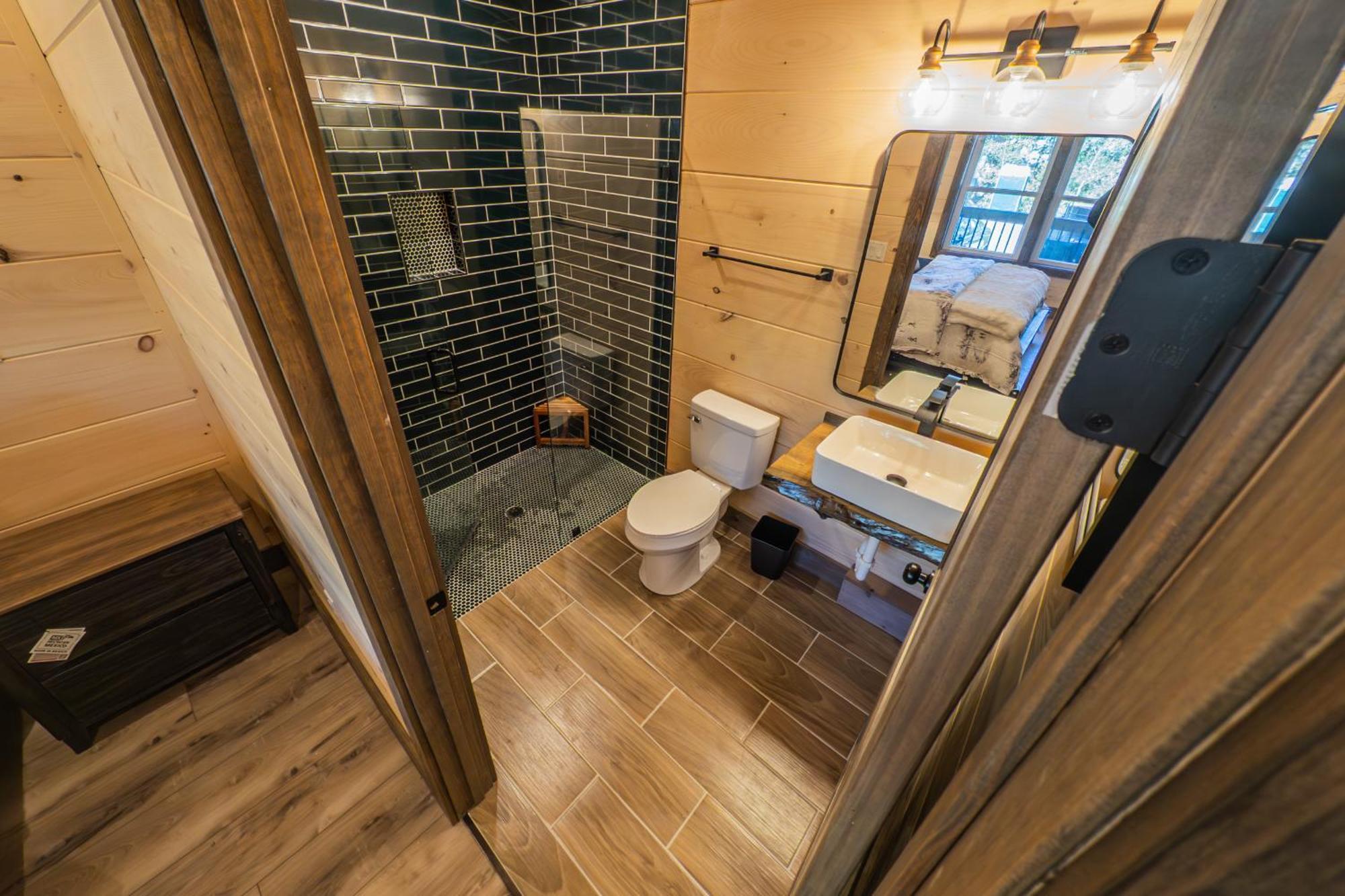 Luxury 12-Bedroom Cabin With Indoor Pool, Hot Tub & Movie Theater, Sleeps 36 세비어빌 외부 사진
