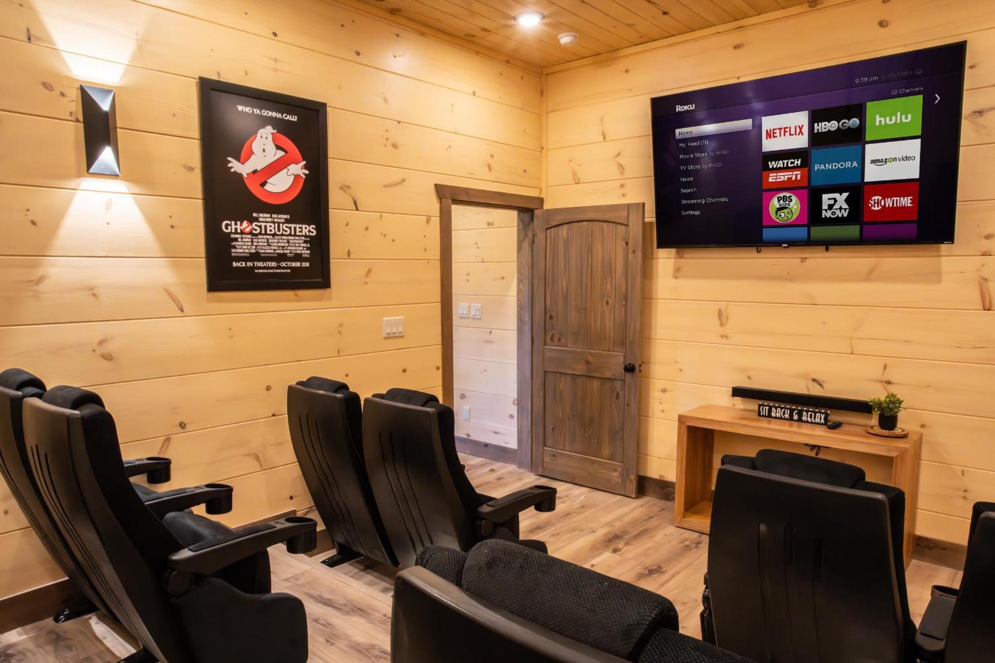 Luxury 12-Bedroom Cabin With Indoor Pool, Hot Tub & Movie Theater, Sleeps 36 세비어빌 외부 사진