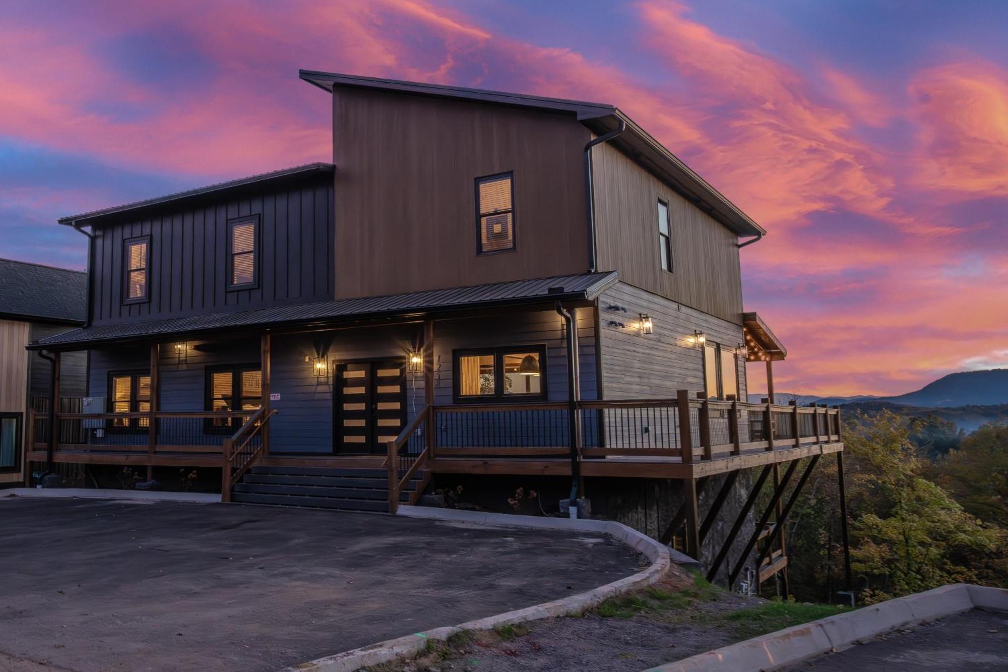 Luxury 12-Bedroom Cabin With Indoor Pool, Hot Tub & Movie Theater, Sleeps 36 세비어빌 외부 사진